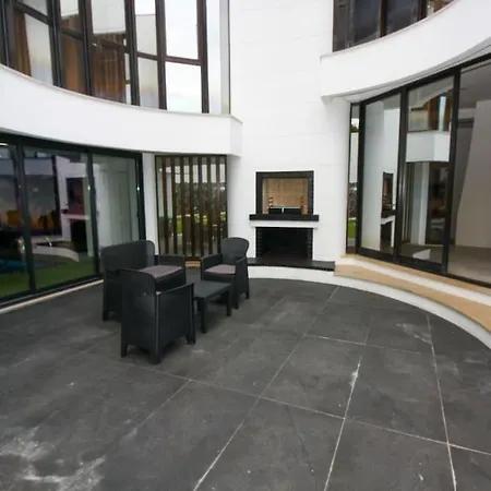 Сasa de vacaciones Requinte House