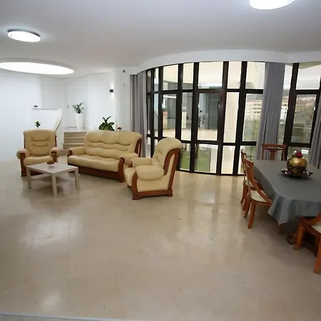 Requinte House