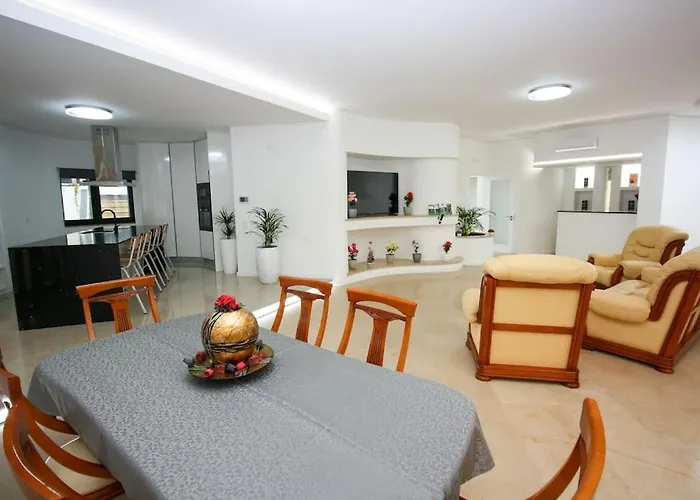 Requinte House Nogueira do Cravo (Aveiro)